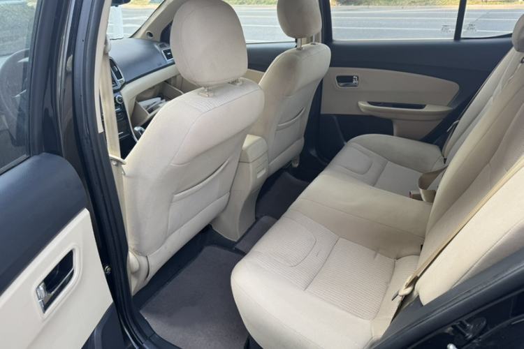 Used Chery E3 2015 1.5L Manual Fashion Model Interior 5