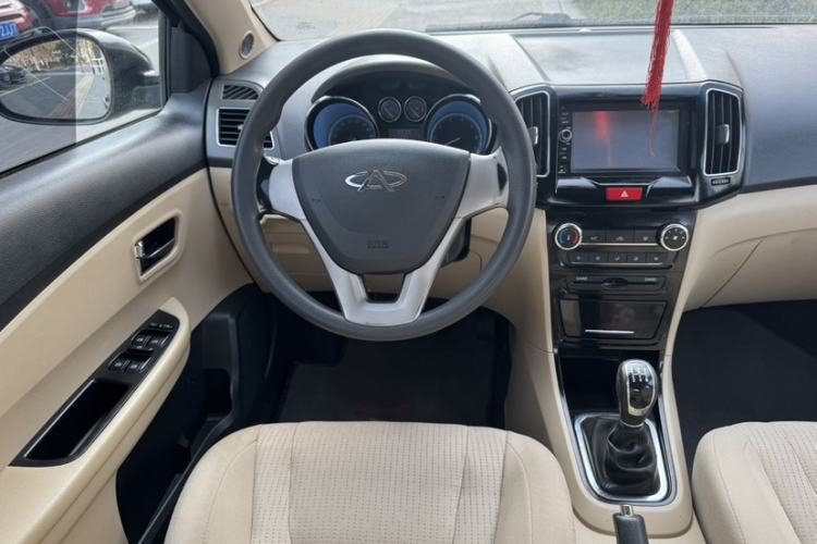 Used Chery E3 2015 1.5L Manual Fashion Model Interior 6