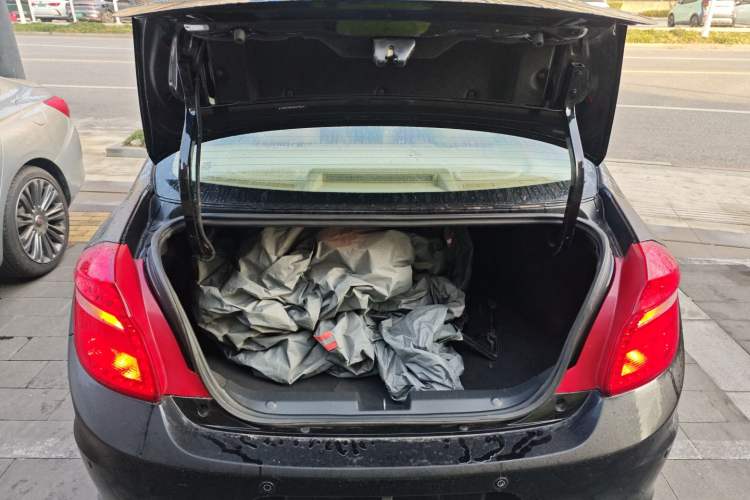 Used Chery E3 2015 1.5L Manual Fashion Model Trunk