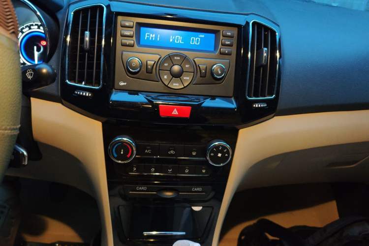 Used Chery E3 2015 1.5L Manual Fashion Model Audio And AC Panel