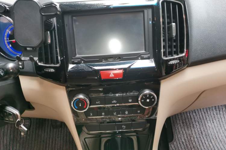 Used Chery E3 2015 1.5L Manual ZhiShang Model Audio And AC Panel