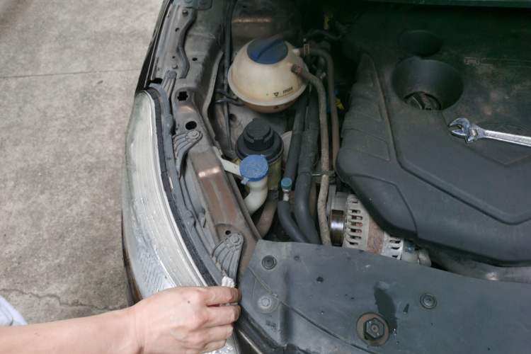 Used Chery E3 2015 1.5L Manual ZhiShang Model Engine Bay Right