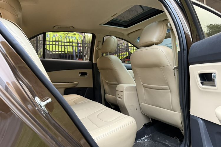 Used Chery E3 2015 1.5L Manual Sishang Edition Interior 11