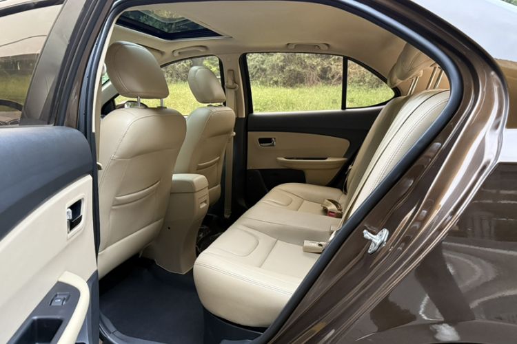 Used Chery E3 2015 1.5L Manual Sishang Edition Interior 5