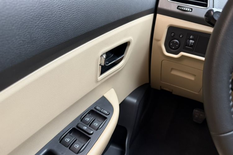 Used Chery E3 2015 1.5L Manual Sishang Edition Interior 9