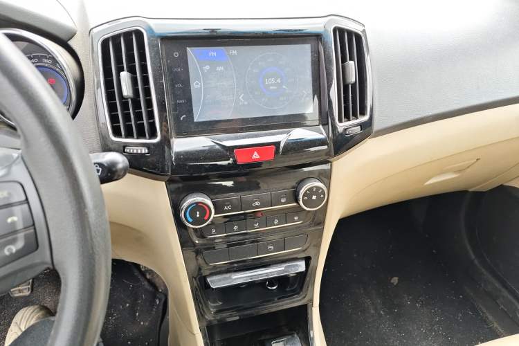 Used Chery E3 2015 1.5L Manual ZhiShang Model Audio And AC Panel