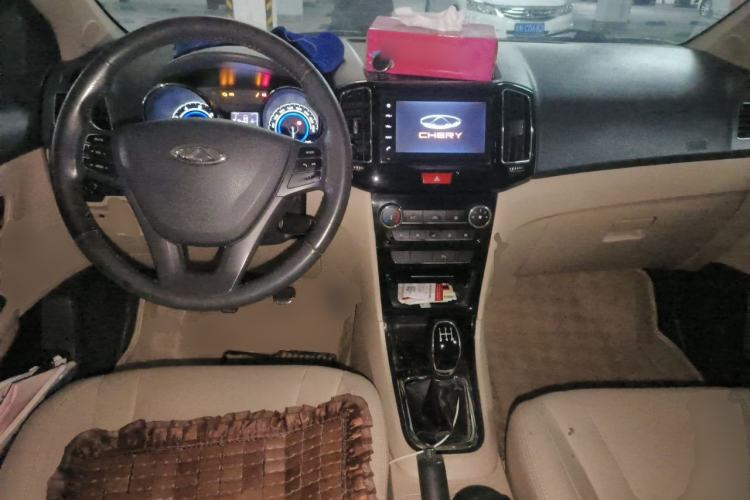 Used Chery E3 2015 1.5L Manual Fashion Model Center Console
