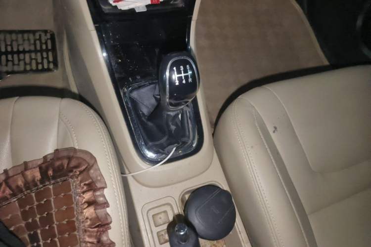 Used Chery E3 2015 1.5L Manual Fashion Model Gear Lever