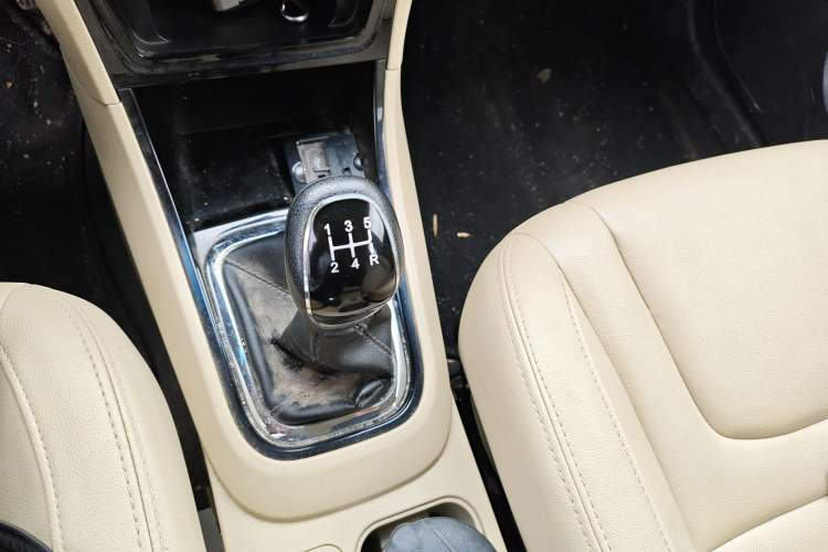 Used Chery E3 2015 1.5L Manual ZhiShang Model Gear Lever