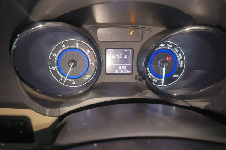 Used Chery E3 2015 1.5L Manual Fashion Model Odometer Close Up