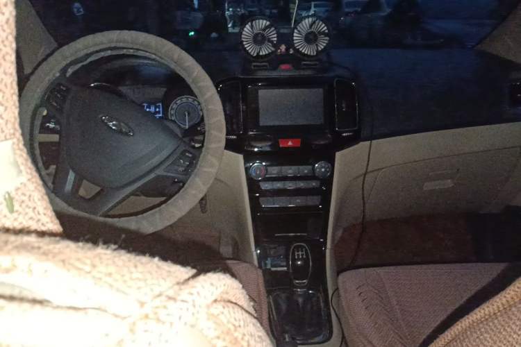 Used Chery E3 2015 1.5L Manual ZhiShang Model Center Console