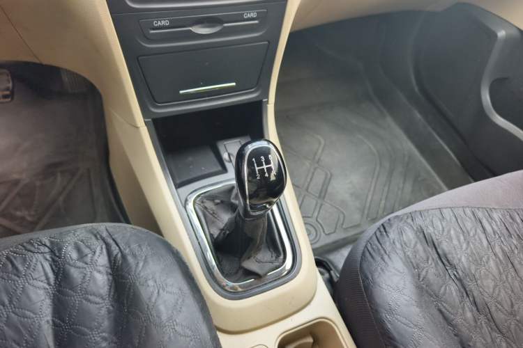 Used Chery E3 2015 1.5L Manual Qushang Edition Gear Lever