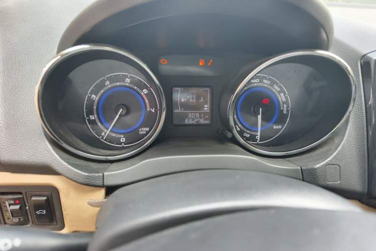 Used Chery E3 2015 1.5L Manual Qushang Edition Odometer Close Up