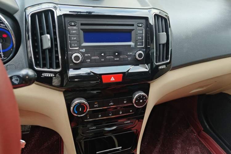 Used Chery E3 2015 1.5L Manual Fashion Model Audio And AC Panel