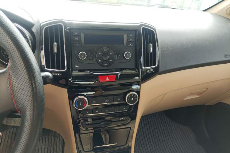Used Chery E3 2015 1.5L Manual Fashion Model Audio And AC Panel
