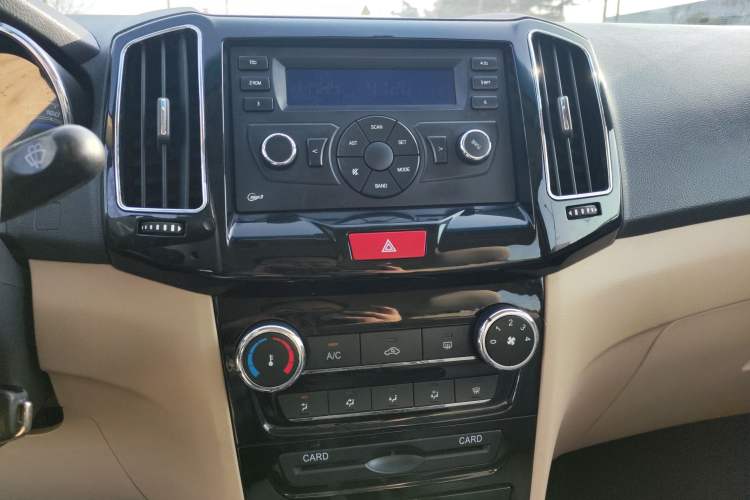 Used Chery E3 2015 1.5L Manual Fashion Model Audio And AC Panel