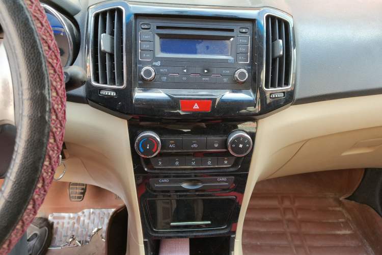 Used Chery E3 2015 1.5L Manual Fashion Model Audio And AC Panel