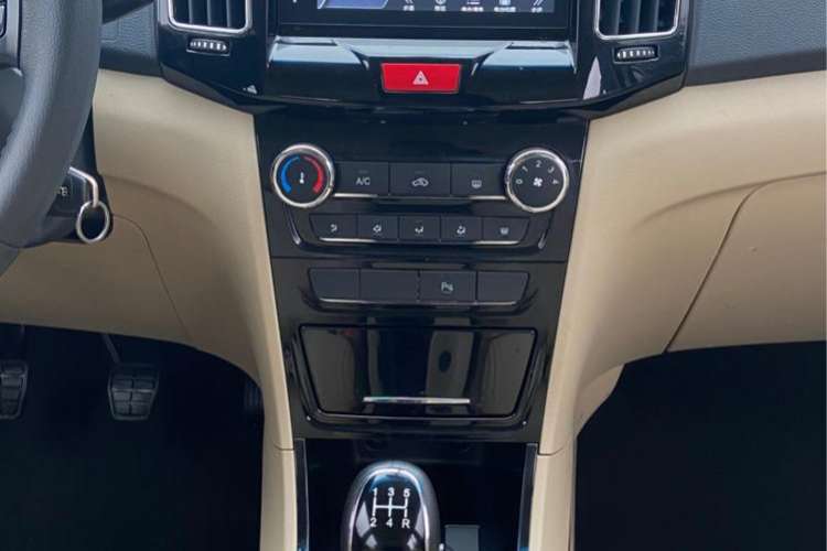 Used Chery E3 2015 1.5L Manual ZhiShang Model Audio And AC Panel