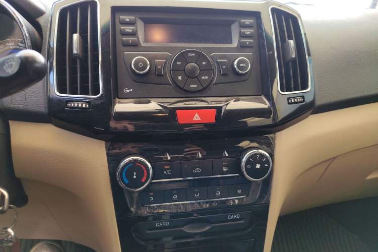 Used Chery E3 2015 1.5L Manual Fashion Model Audio And AC Panel