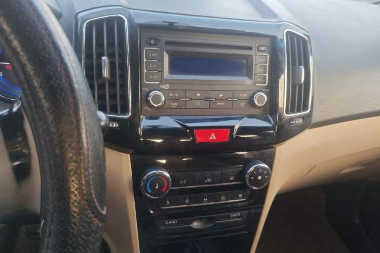 Used Chery E3 2015 1.5L Manual Fashion Model Audio And AC Panel