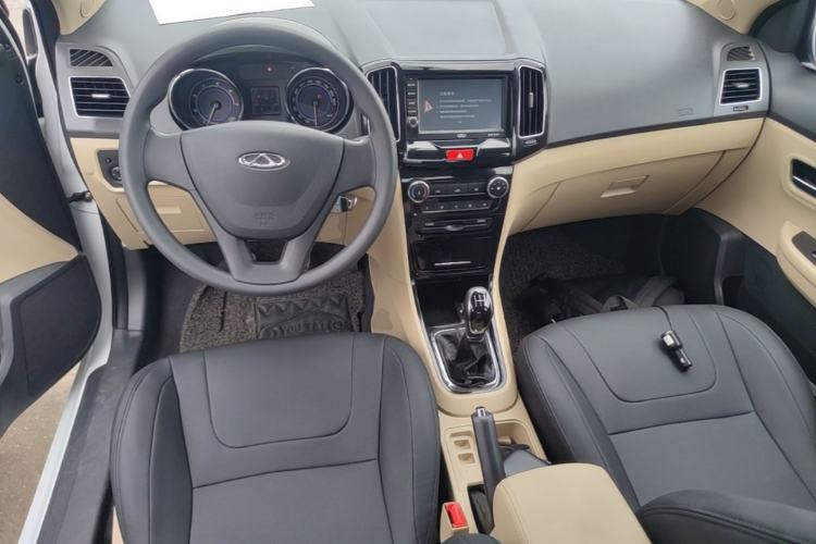 Used Chery E3 2015 1.5L Manual Fashion Model Center Console
