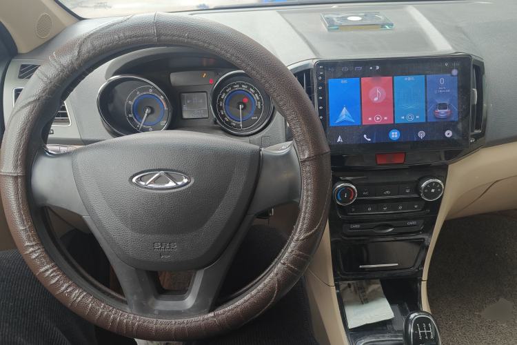 Used Chery E3 2015 1.5L Manual Fashion Model Center Console