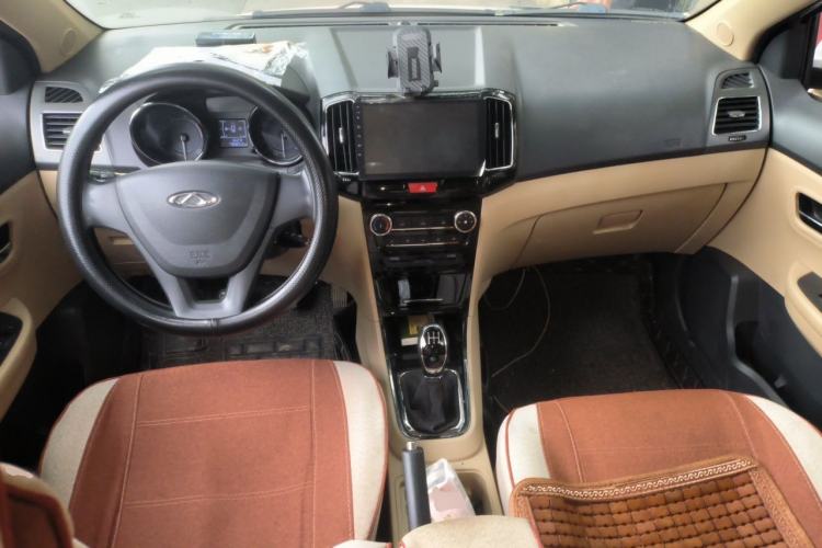 Used Chery E3 2015 1.5L Manual Fashion Model Center Console