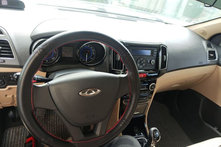 Used Chery E3 2015 1.5L Manual Fashion Model Center Console