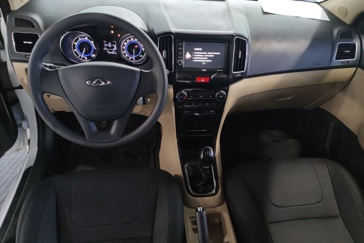 Used Chery E3 2015 1.5L Manual Fashion Model Center Console