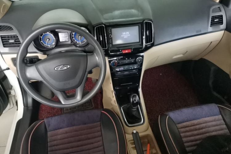 Used Chery E3 2015 1.5L Manual Fashion Model Center Console
