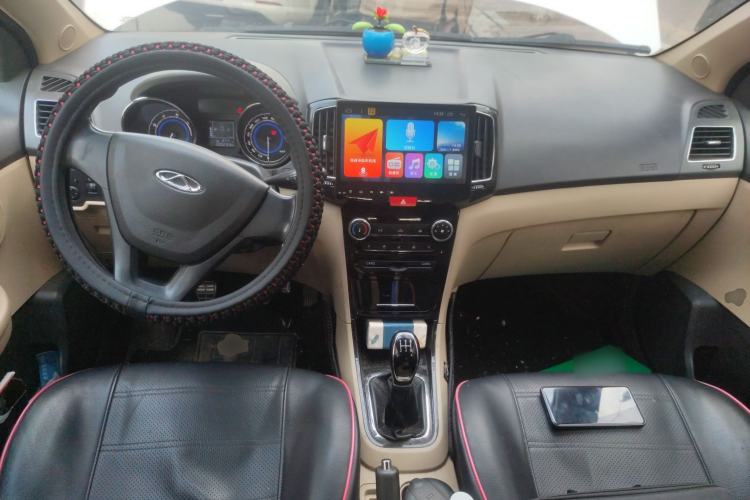 Used Chery E3 2015 1.5L Manual Fashion Model Center Console