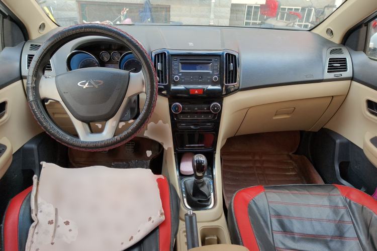 Used Chery E3 2015 1.5L Manual Fashion Model Center Console