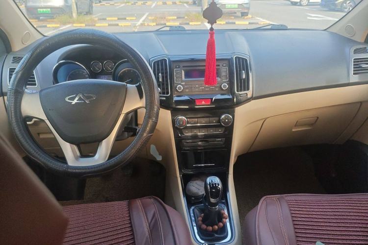 Used Chery E3 2015 1.5L Manual Fashion Model Center Console