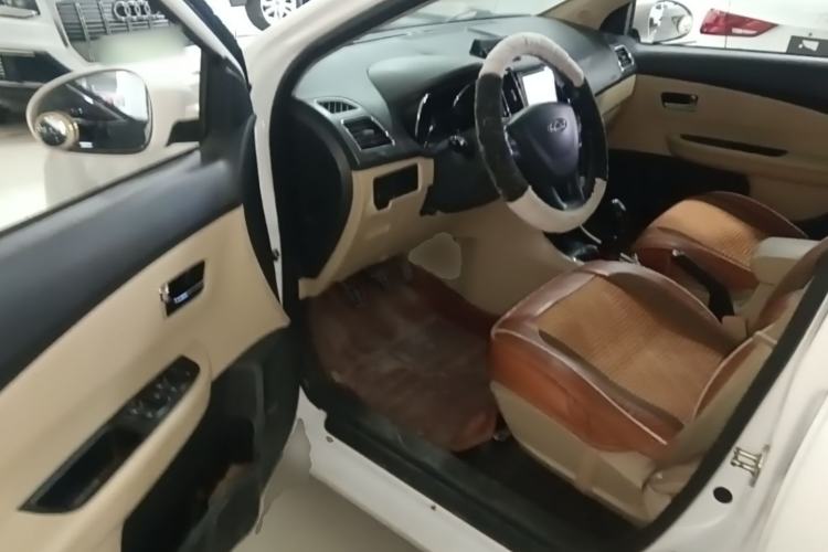 Used Chery E3 2015 1.5L Manual ZhiShang Model Driver Seat