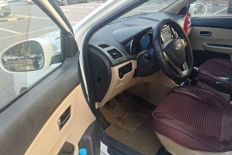 Used Chery E3 2015 1.5L Manual Fashion Model Driver Seat