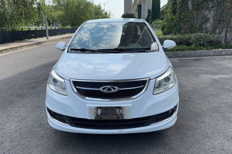 Used Chery E3 2015 1.5L Manual Fashion Model Exterior 1