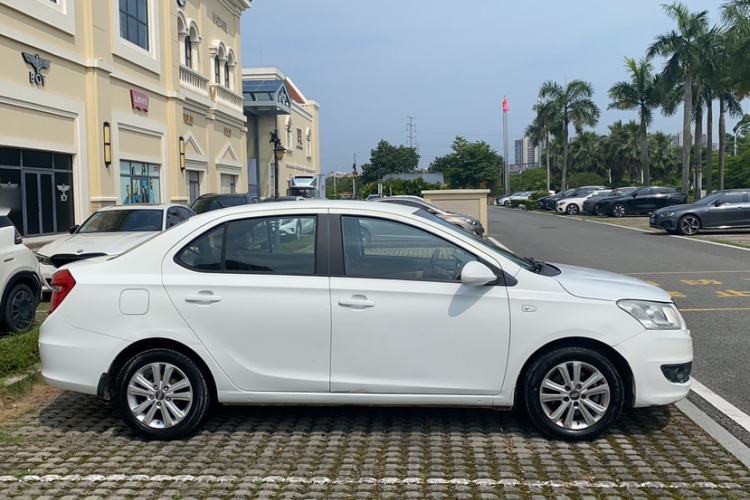 Used Chery E3 2015 1.5L Manual Fashion Model Exterior 1