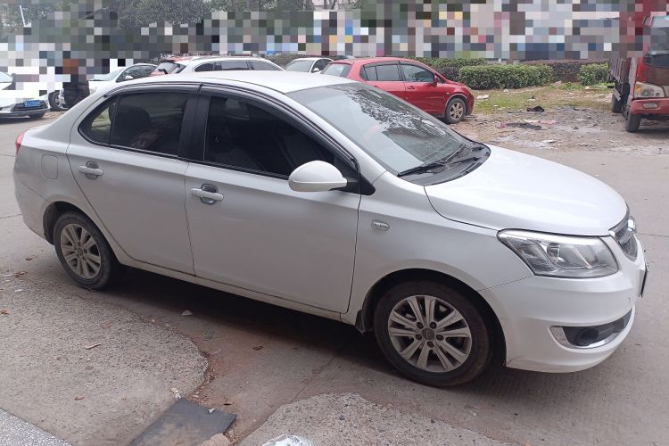 Used Chery E3 2015 1.5L Manual Fashion Model Exterior 2