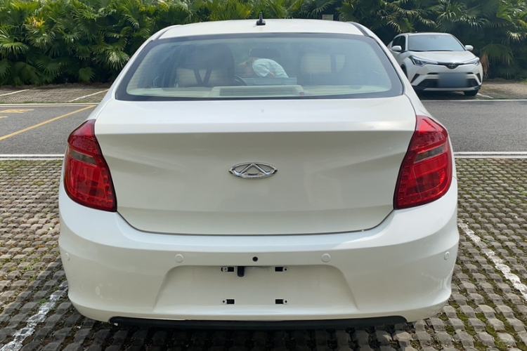 Used Chery E3 2015 1.5L Manual Fashion Model Exterior 2