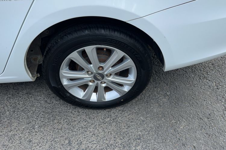 Used Chery E3 2015 1.5L Manual Fashion Model Exterior 2
