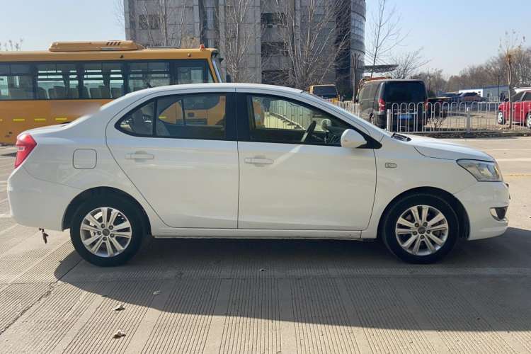 Used Chery E3 2015 1.5L Manual Fashion Model Exterior 2