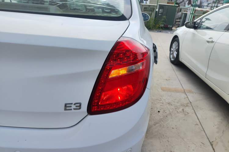 Used Chery E3 2015 1.5L Manual Fashion Model Exterior 3