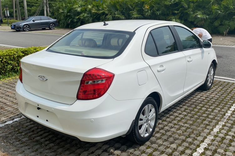 Used Chery E3 2015 1.5L Manual Fashion Model Exterior 3