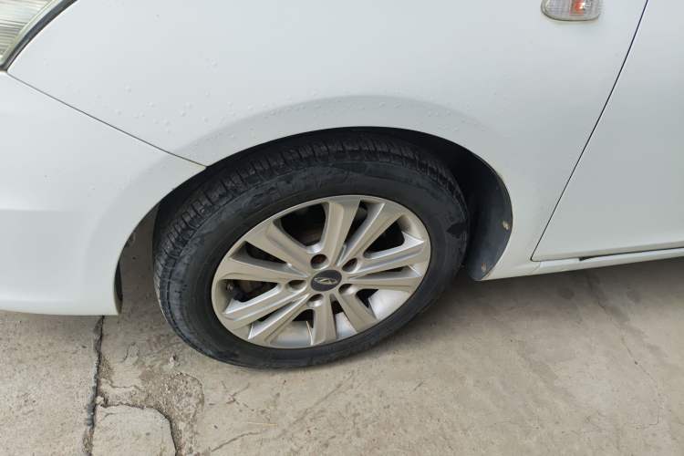Used Chery E3 2015 1.5L Manual Fashion Model Exterior 4