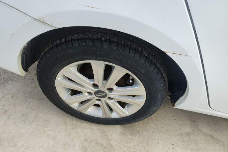 Used Chery E3 2015 1.5L Manual Fashion Model Exterior 5