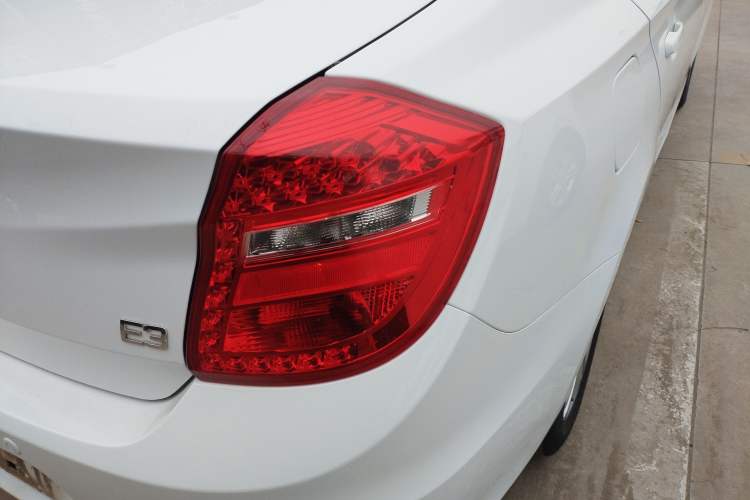 Used Chery E3 2015 1.5L Manual Fashion Model Exterior 6
