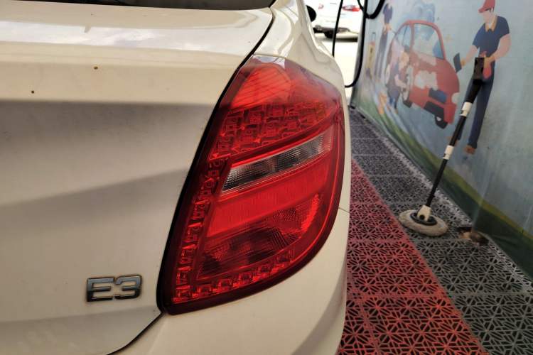 Used Chery E3 2015 1.5L Manual Fashion Model Exterior 6
