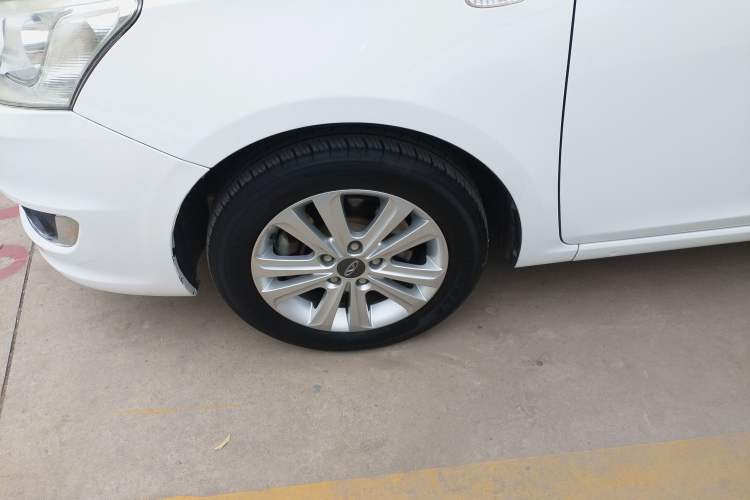 Used Chery E3 2015 1.5L Manual Fashion Model Exterior 7