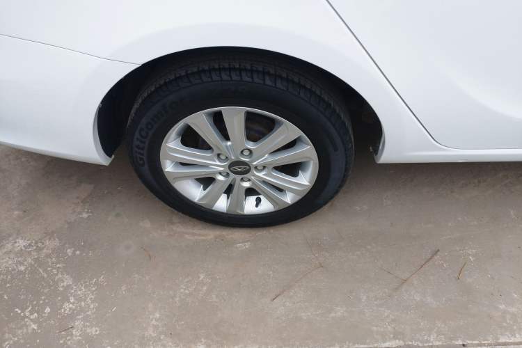 Used Chery E3 2015 1.5L Manual Fashion Model Exterior 8
