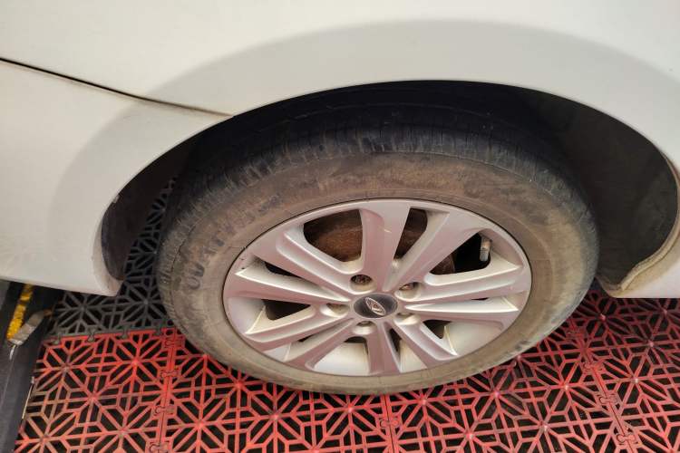 Used Chery E3 2015 1.5L Manual Fashion Model Exterior 8